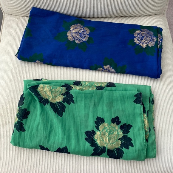 Two infinity scarves - Picture 1 of 4